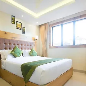 **** Hotel Airport Star India