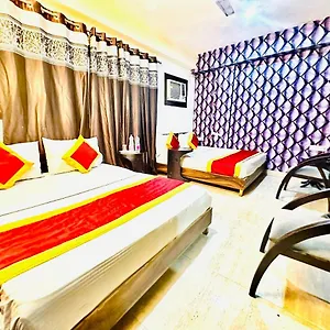 Bed & Breakfast Classic Plaza At Delhi Airport, New Delhi